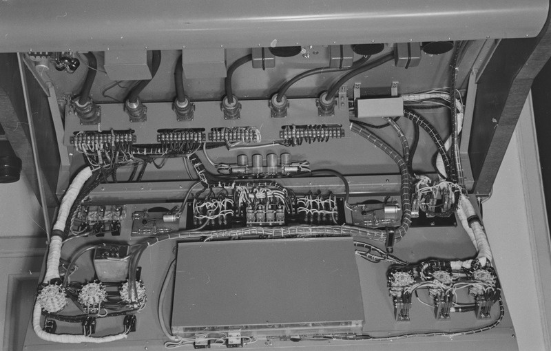 Tartu ülikooli raadiokeskuses. V. Kiis, E. Kiis ja Kurm. Aprill 1960. a.