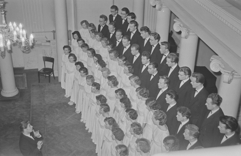 TRÜ segakoori ja sümfooniaorkestri kontsert Tartu ülikooli aulas. Koori juhatab Valdar Viires, orkestrit Toivo Luhats. 24. aprill 1960. a.