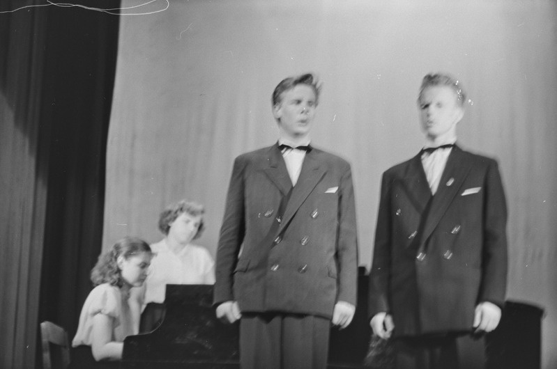 Tartu ülikooli ajaloo-keeleteaduskonna olümpiaadi ülevaatuse õhtu Tartu ametiühingu kultuurihoones. 26. aprill 1960. a.
