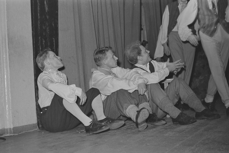 Tartu ülikooli ajaloo-keeleteaduskonna olümpiaadi ülevaatuse õhtu Tartu ametiühingu kultuurihoones. 26. aprill 1960. a.