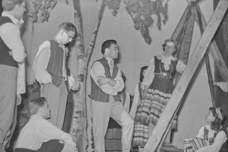 Tartu ülikooli ajaloo-keeleteaduskonna olümpiaadi ülevaatuse õhtu Tartu ametiühingu kultuurihoones. 26. aprill 1960. a.