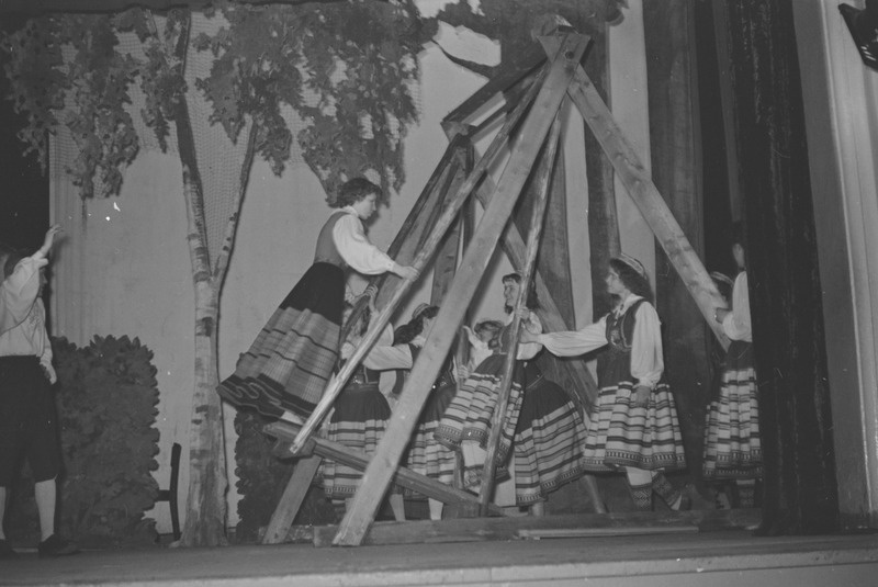 Tartu ülikooli ajaloo-keeleteaduskonna olümpiaadi ülevaatuse õhtu Tartu ametiühingu kultuurihoones. 26. aprill 1960. a.