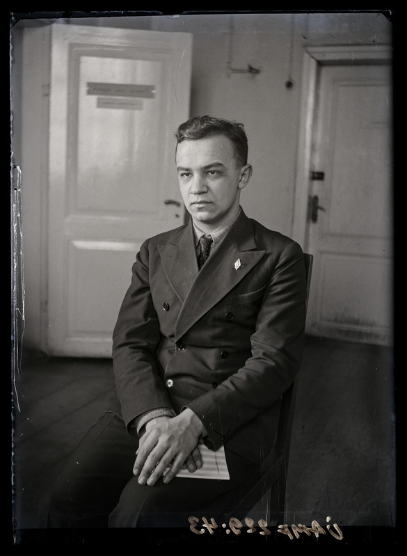 Mees füüsikakabinetis