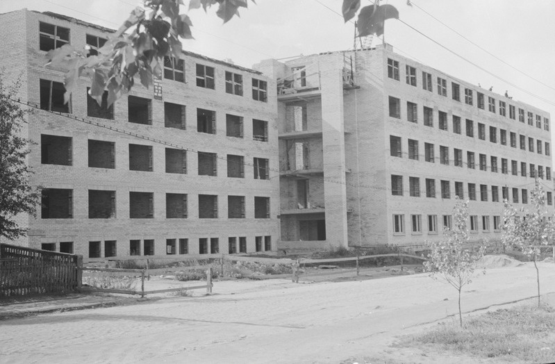 Tartu ülikooli Tiigi t. ühiselamu ehitus. Juuli 1961. a.