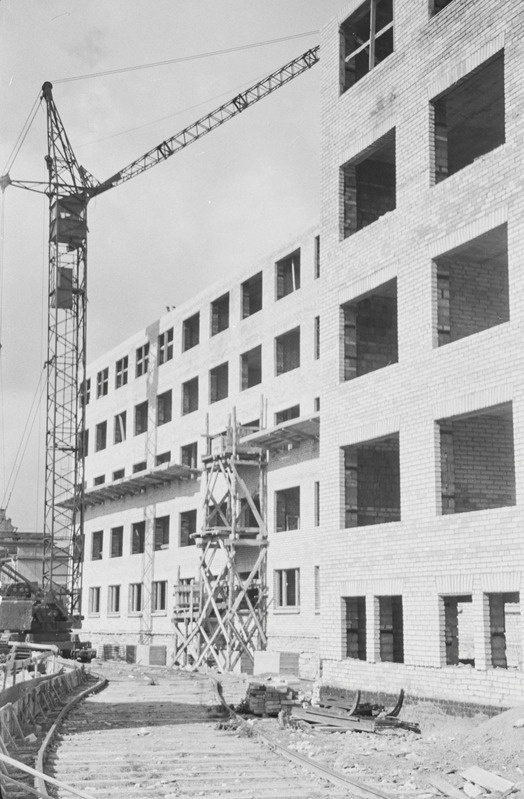 Tartu ülikooli Tiigi t. ühiselamu ehitus. Juuli 1961. a.