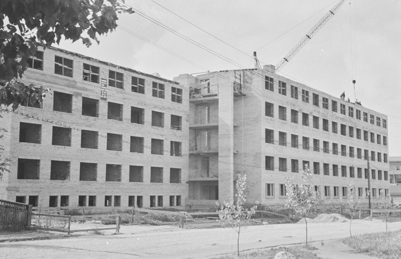 Tartu ülikooli Tiigi t. ühiselamu ehitus. Juuli 1961. a.