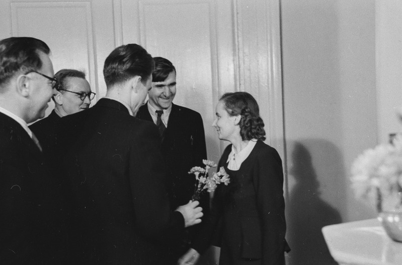 Eduard Vääri ja Zepe väitekirja kaitsmas 1953. a.