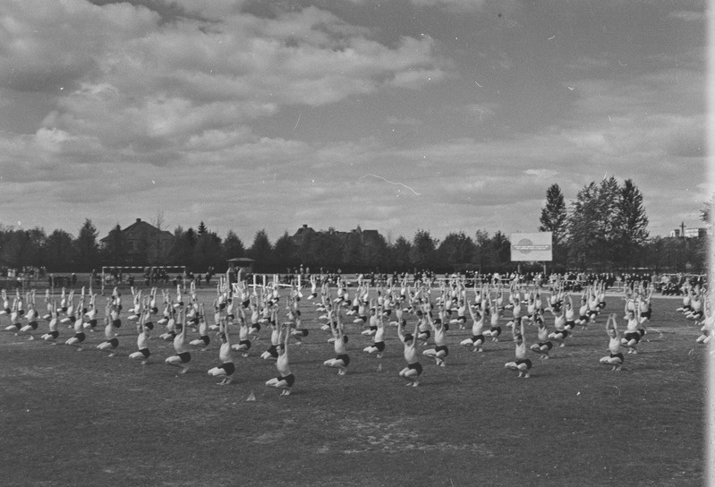Tartu ülikooli spordipäev Tamme staadionil. 1952. a.