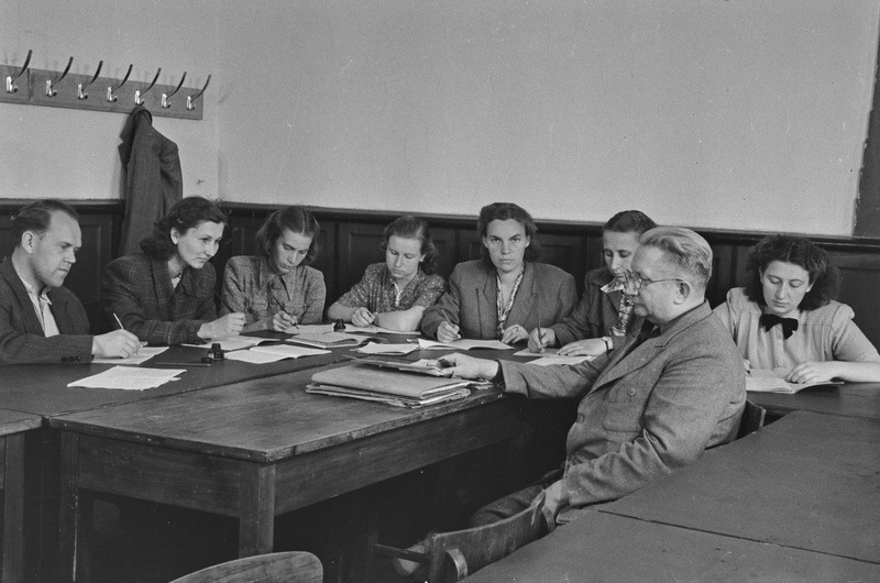 Vanemõpetaja Rudolf Kenkmaa konsultatsioon Tartu ülikooli ajaloo IV kursuse kaugõppe üliõpilastele 1952. a.