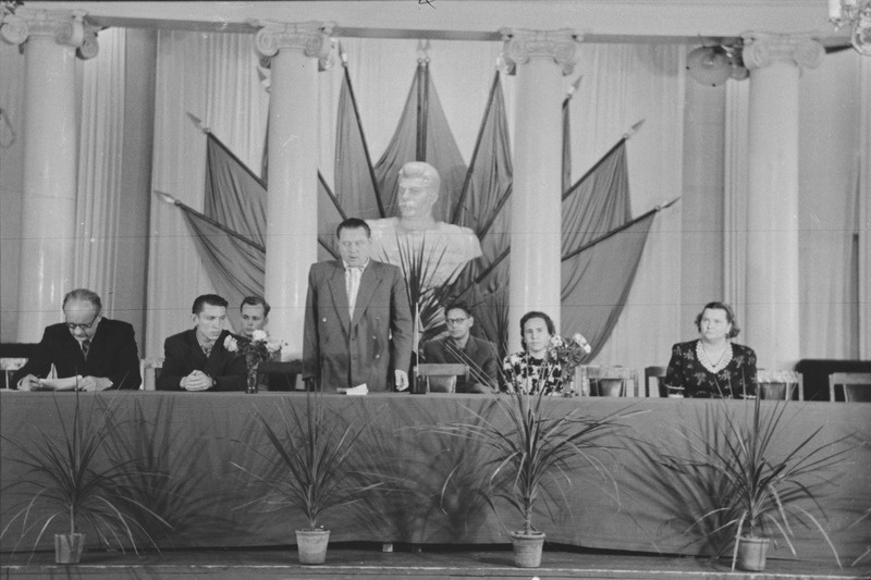 Lõpuaktus Tartu ülikooli aulas 1953. a.