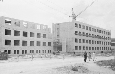 Tartu ülikooli Tiigi t. ühiselamu ehitus. 08. juuni 1961. a.  similar photo