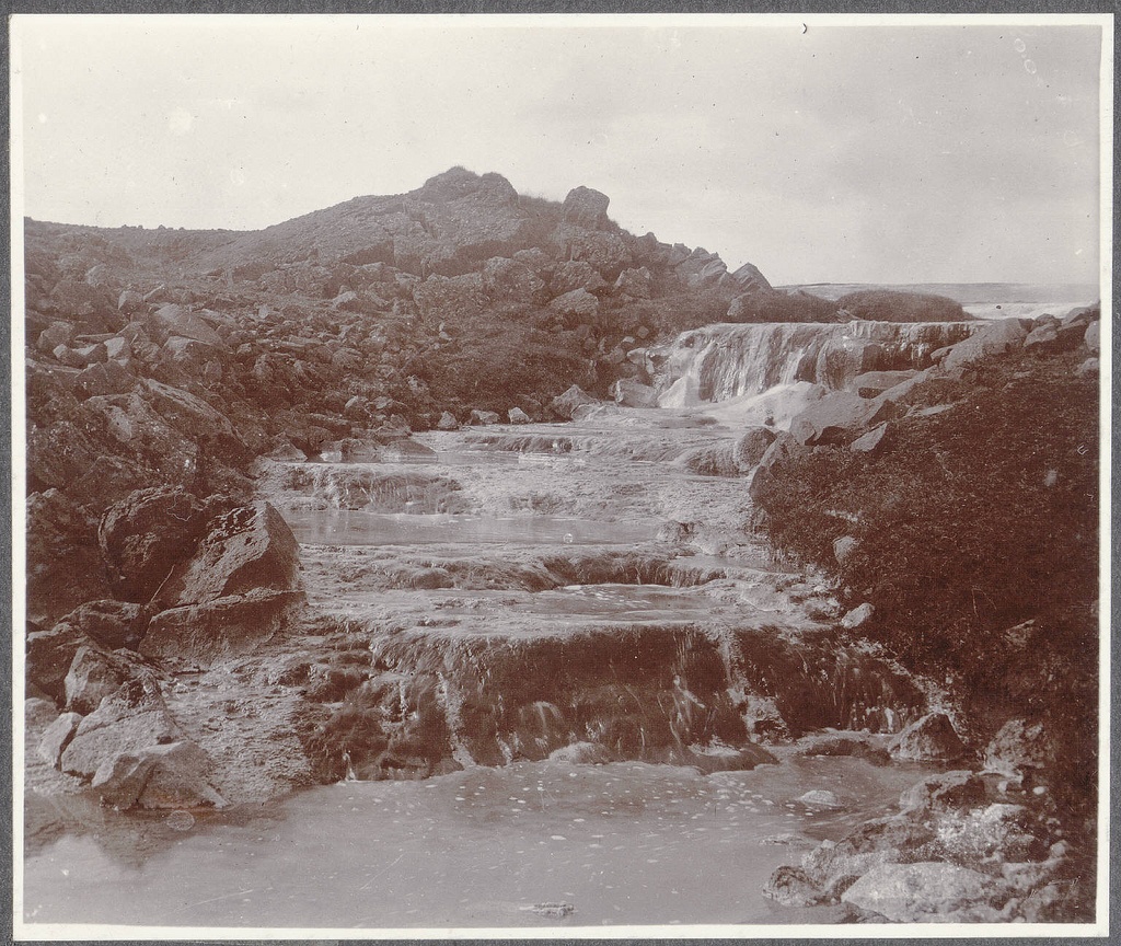 Hveravellir. The hot cascade.