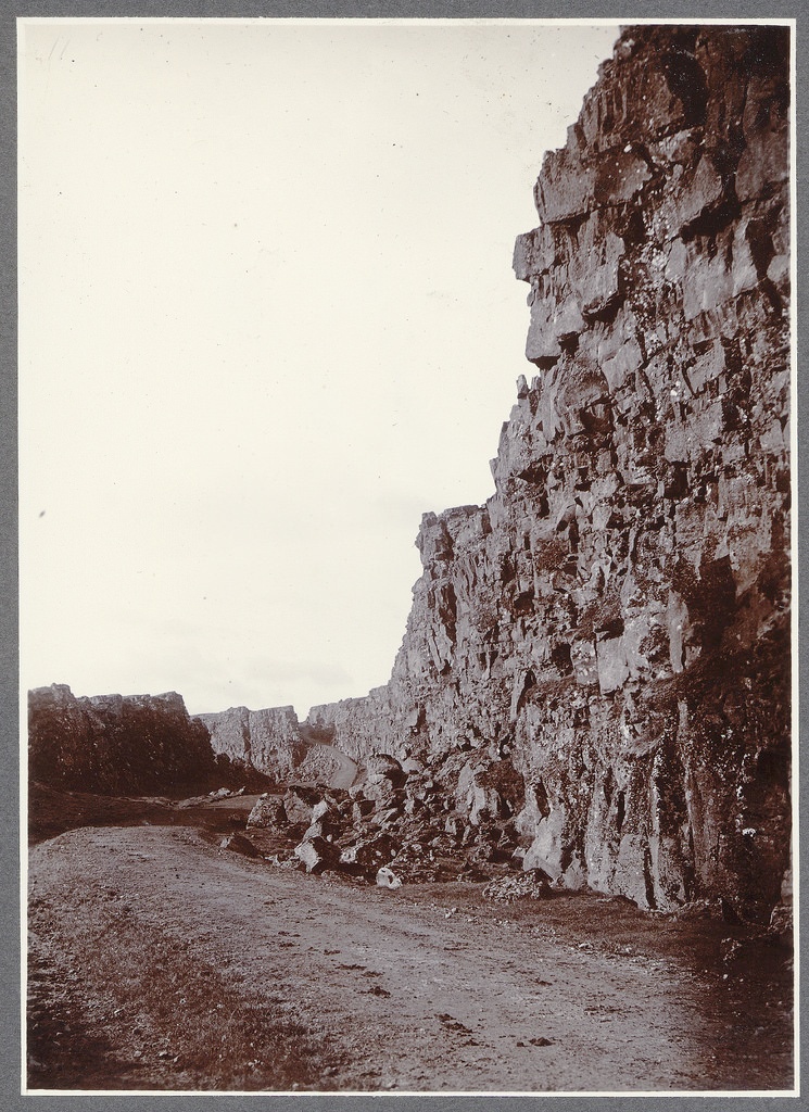 Þingvellir.--almannagjá (up).