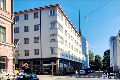 Pursimiehenkatu 16. - Kankurinkatu 3. Pohjakerroksessa ravintola Iso Ankkuri. Taustalla Agricolan kirkko. rephoto