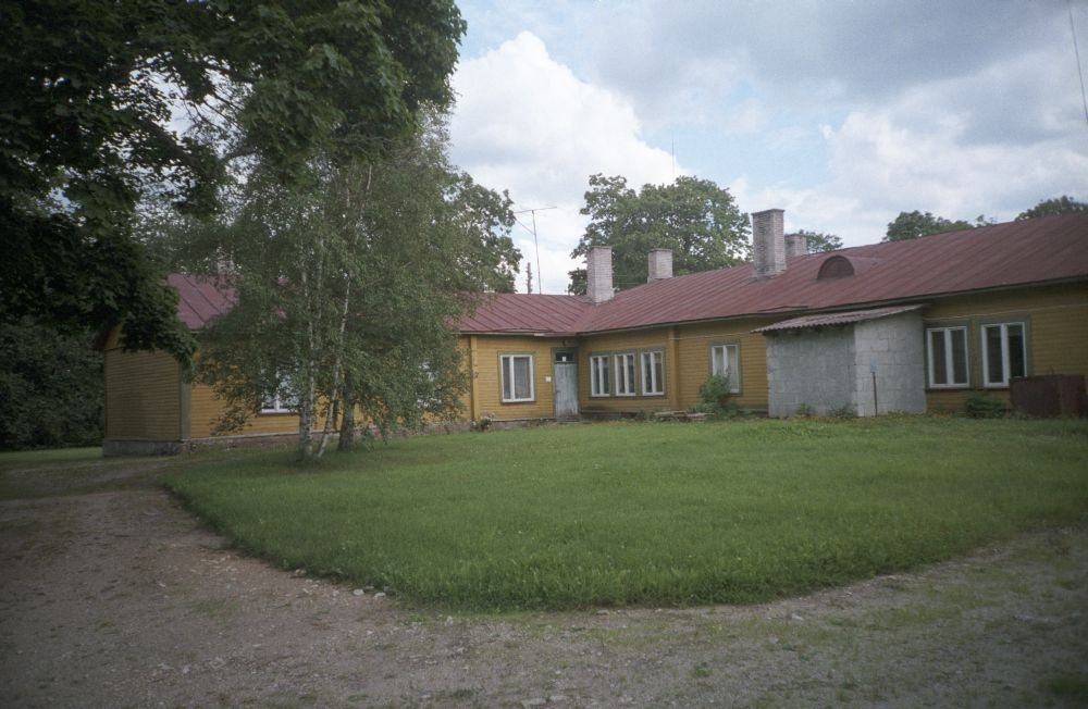 Nõva mõisa härrastemaja, praegune koolimaja