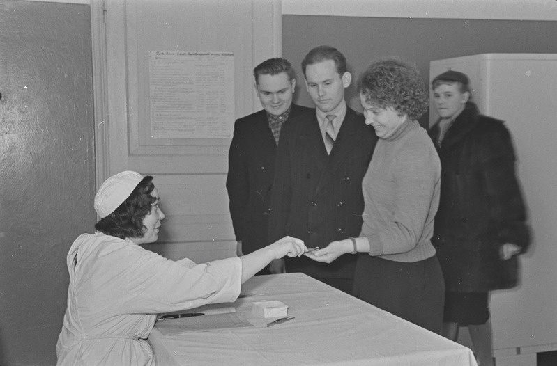 Tartu ülikooli arstipunktis. 07. aprill 1960. a.