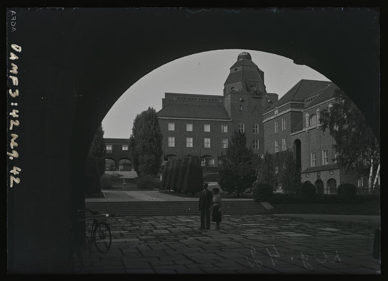 Villem Koern teadusliku stipendiaadina. Portreed abikaasa Ella Koerniga.