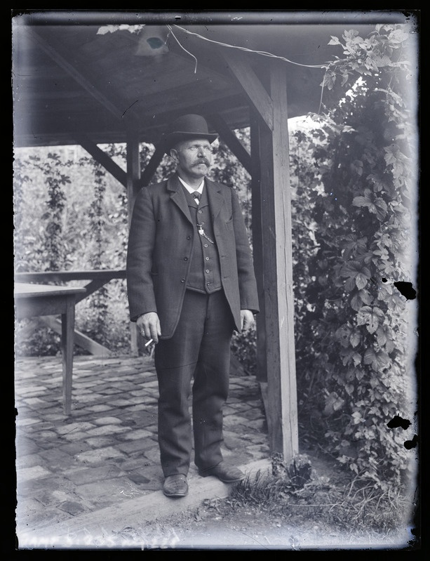 Tundmatu mehe täisfiguur