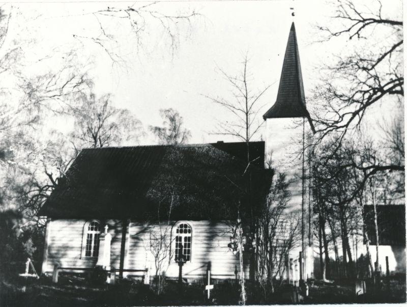 Photo. Nõva Church in August 1989.