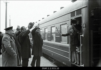 Saksa Demokraatliku Vabariigi sõprusrongi ärasaatmine Tallinnas Balti jaamas  similar photo