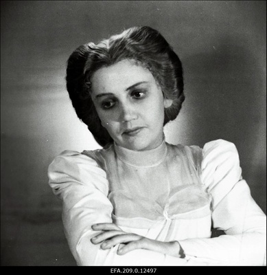 Stseen M. Gorki näidendist Päikese lapsed. Liisa - Ellen Liiger,.  similar photo