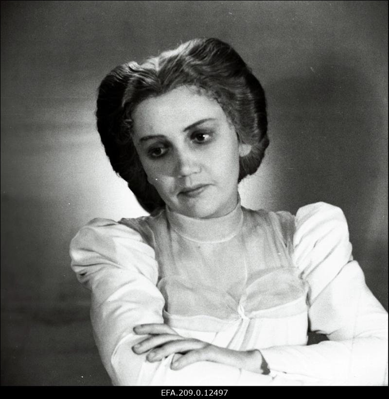 Stseen M. Gorki näidendist Päikese lapsed. Liisa - Ellen Liiger,.