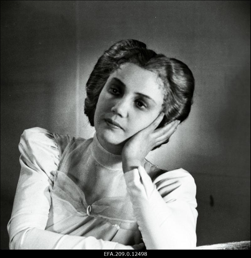 Stseen M. Gorki näidendist Päikese lapsed. Liisa - Ellen Liiger,.