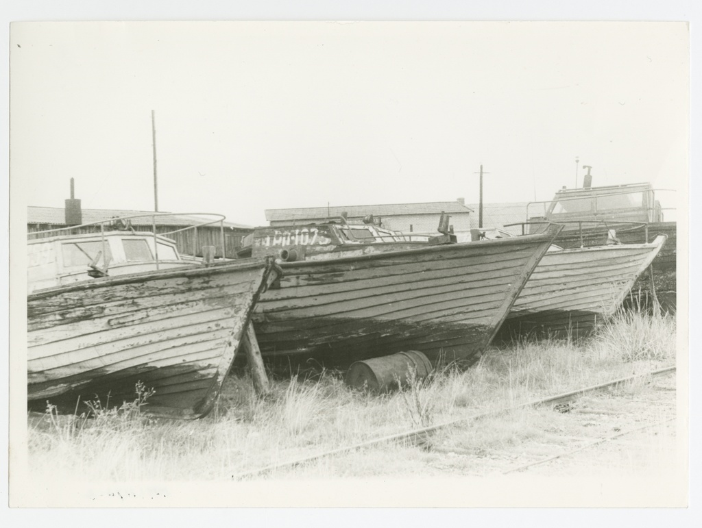 Nõva harbour : Lestatras of the fishermen "Western Kalur"