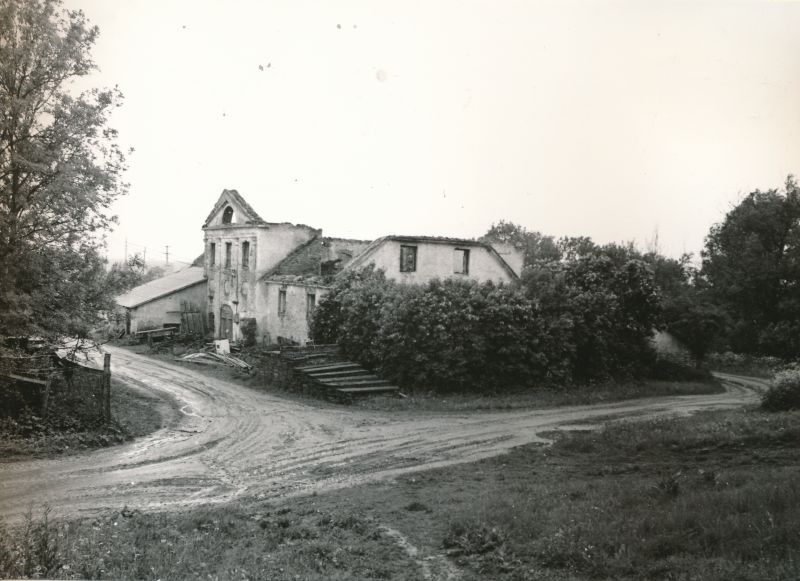 Photo. Lihula wool and flour industry ruins. Black and white. Located: Hm 7975 - Technical monuments of Haapsalu district