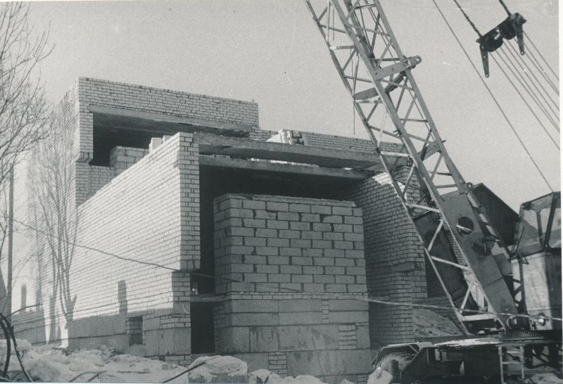 Foto. Lihula Sidemaja ehitus 1986.