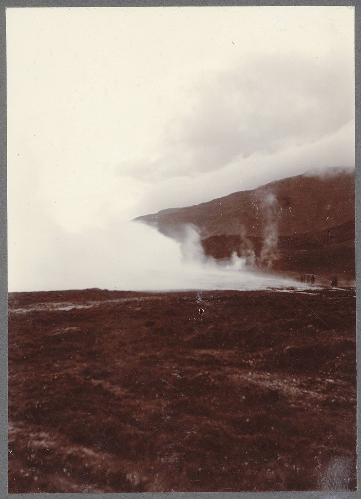 Geysir; eruption, 2d shot.