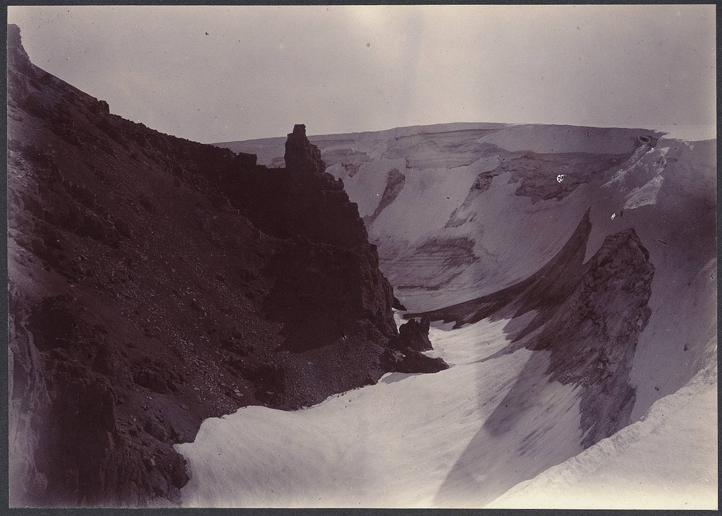 The ice 'moat' around nunatak piercing Langjökull.