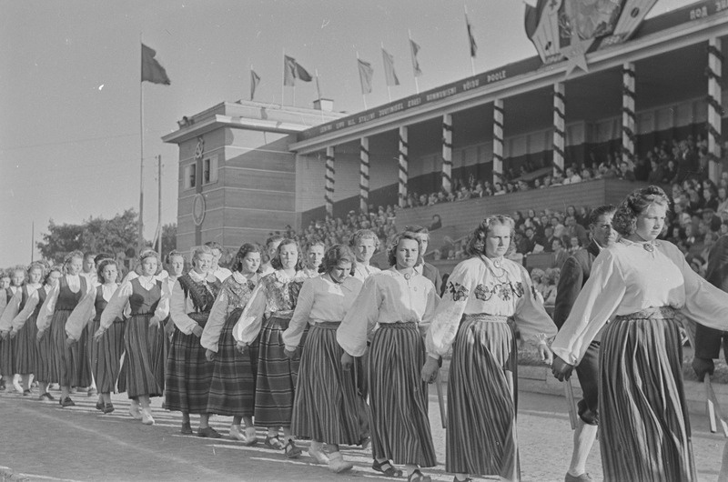Eesti NSV X aastapäeva pidustused Tartus Tamme staadionil 1950. a.