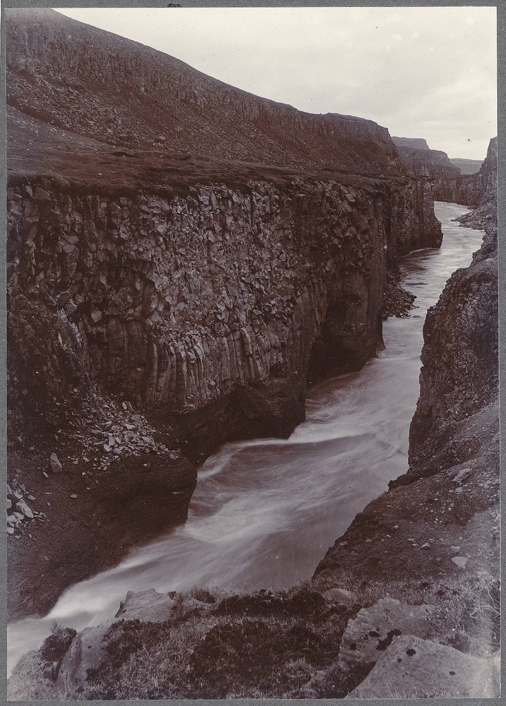 Gorge of Hvítá, below Gullfoss.