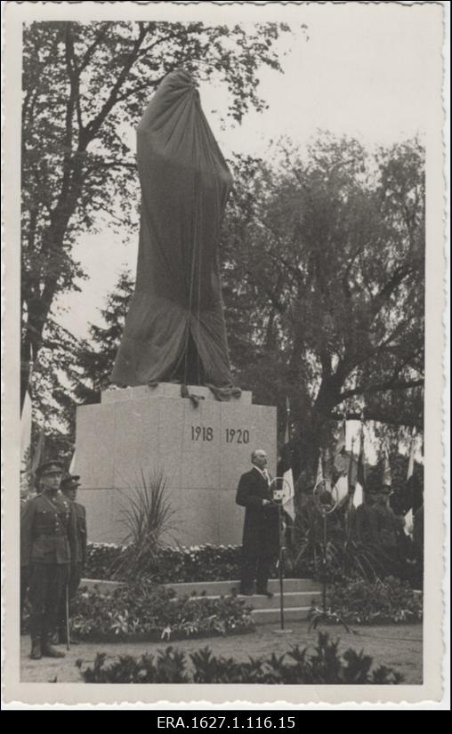 Jaan Tõnisson kõnelemas Vabadussõja mälestusmärgi avamisel Tartus.