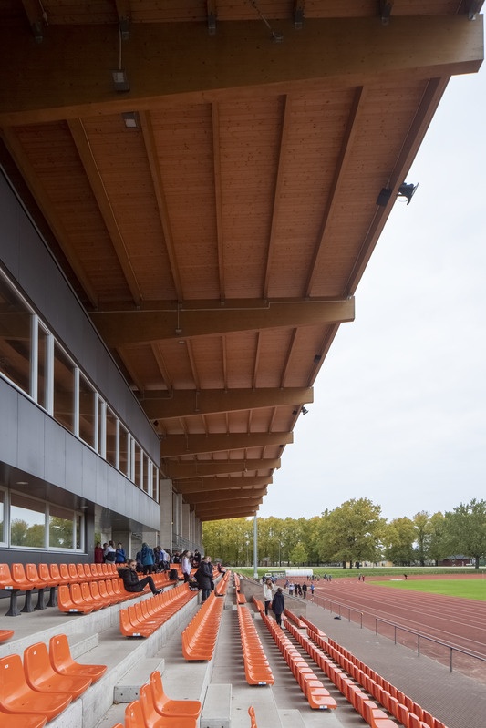 Tartu Tamme staadion; tribüün / tribüünihoone. Arhitektuuristuudio Siim & Kreis; arhitektid Andres Siim ja Kristel Ausing