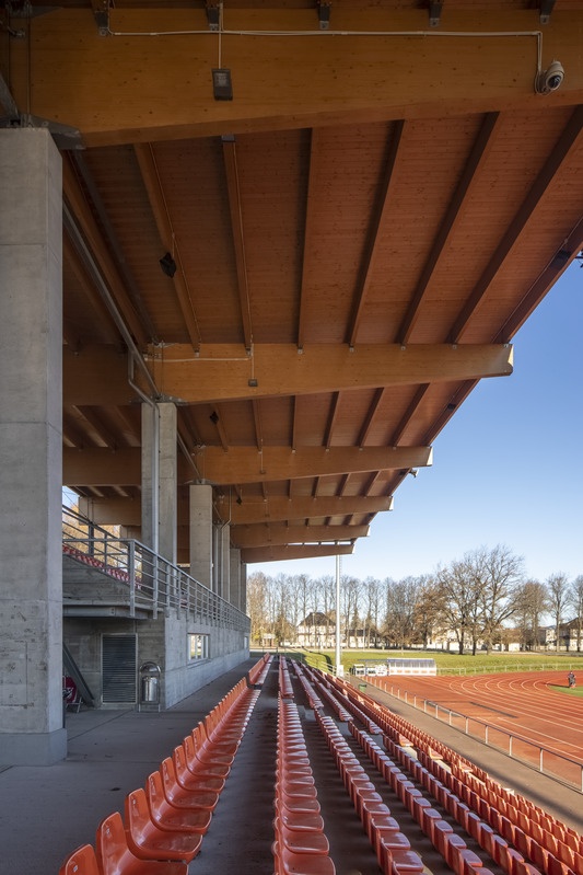 Tartu Tamme staadion; tribüün / tribüünihoone. Arhitektuuristuudio Siim & Kreis; arhitektid Andres Siim ja Kristel Ausing