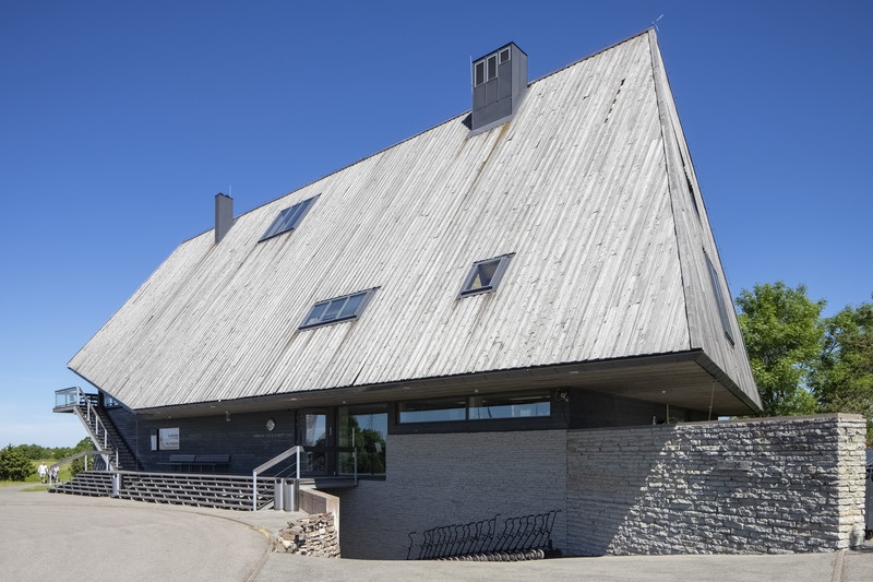 Tallinna uus kohtuhoone / Harju Maakohus. Interjöör. Arhitektuuribüroo Siim & Kreis (autorid Andres Siim ja Kristel Ausing); projekteerija Novarc Group AS (peaarhitekt Lauri Laisaar). Sisearhitektuur: Pille Lausmäe Sisearhitektuuri Büroo OÜ