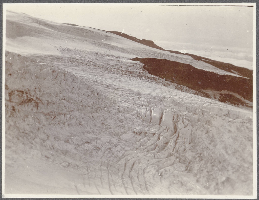 Lower ice-fields west of Öræfajökull.