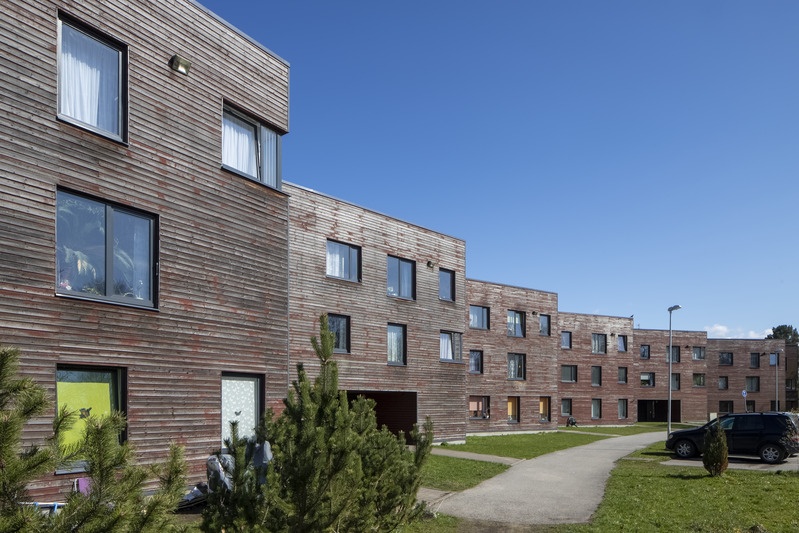 Iru munitsipaalmajad. Arhitektuuristuudio Siim & Kreis; arhitektid Andres Siim, Kristel Ausing ja Jan Skolimowski