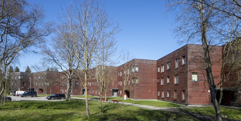 Iru munitsipaalmajad. Arhitektuuristuudio Siim & Kreis; arhitektid Andres Siim, Kristel Ausing ja Jan Skolimowski