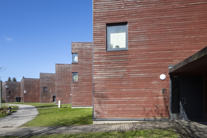 Iru munitsipaalmajad. Arhitektuuristuudio Siim & Kreis; arhitektid Andres Siim, Kristel Ausing ja Jan Skolimowski