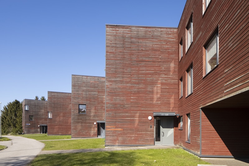 Iru munitsipaalmajad. Arhitektuuristuudio Siim & Kreis; arhitektid Andres Siim, Kristel Ausing ja Jan Skolimowski