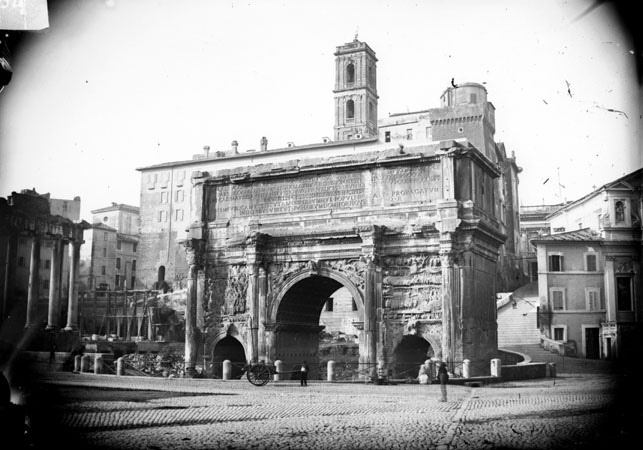 Arc de Triomphe de Septime Sévère et tour du Capitole dans le Forum Romain, Rome