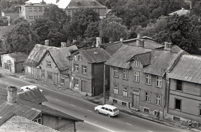 Pärnu mnt lammutatav hoonestus praeguse Pärnu mnt 106 kohal, kõrgvaade Pärnu mnt 107 elamu katuselt  similar photo