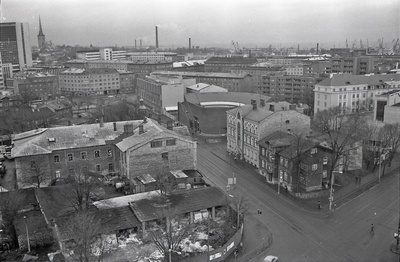 Paberivabrik ja Liivalaia tn vaadatuna Dvigateli elamu tornist sadama suunas, esiplaanil Tartu mnt ja Pronksi / Liivalaia ristmik  similar photo