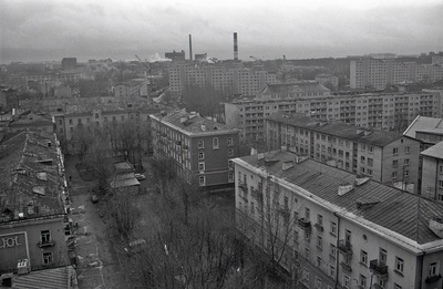 Paberivabrik ja Liivalaia tn vaadatuna Dvigateli elamu tornist Tselluloosi kvartali suunas, esiplaanil Keldrimäe hoonestus  similar photo