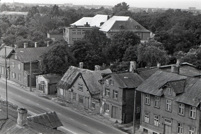 Pärnu mnt lammutatav hoonestus praeguse Pärnu mnt 106 kohal, kõrgvaade Pärnu mnt 107 elamu katuselt  duplicate photo