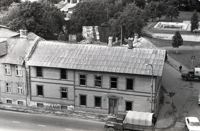 Pärnu mnt ja Magdaleena tn nurga lammutatav hoonestus praeguse Pärnu mnt 106 kohal, kõrgvaade Pärnu mnt 107 elamu katuselt  similar photo