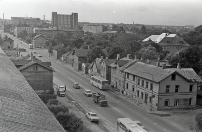 Pärnu mnt lammutatav hoonestus Magdaleena tn nurga juurest, kõrgvaade Pärnu mnt 107 elamu katuselt  similar photo